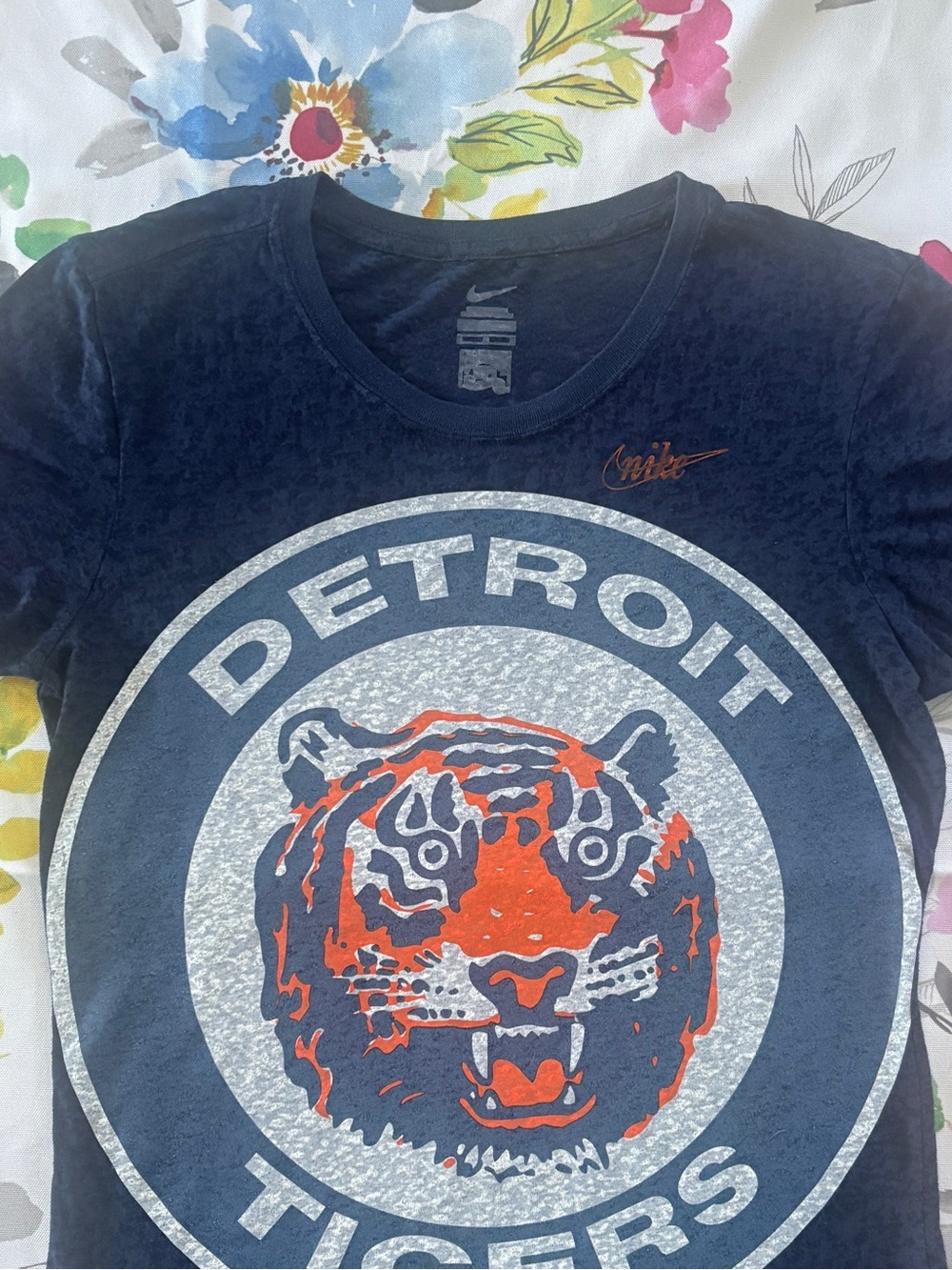 Nike - Women’s Detroit Tigers Navy Graphic T-Shirt
